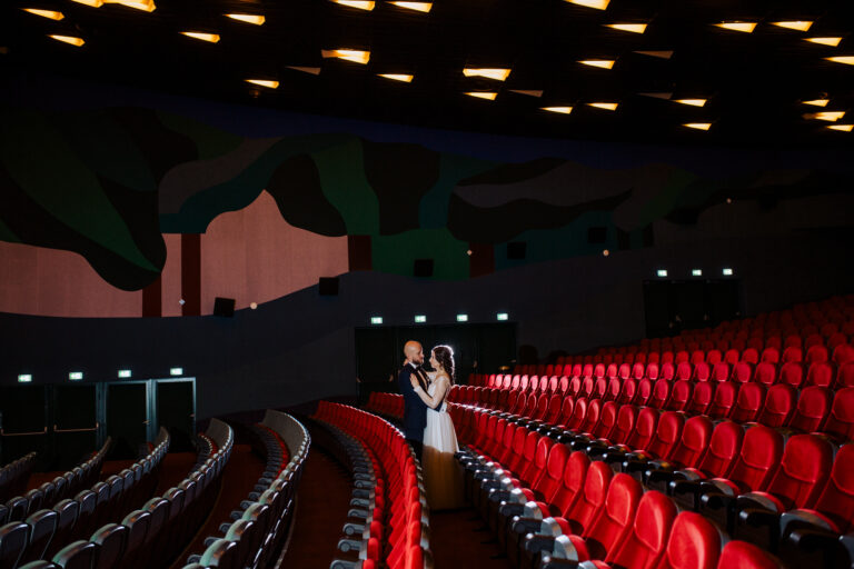 Sesja ślubna w kinie i na stadionie Cracovii